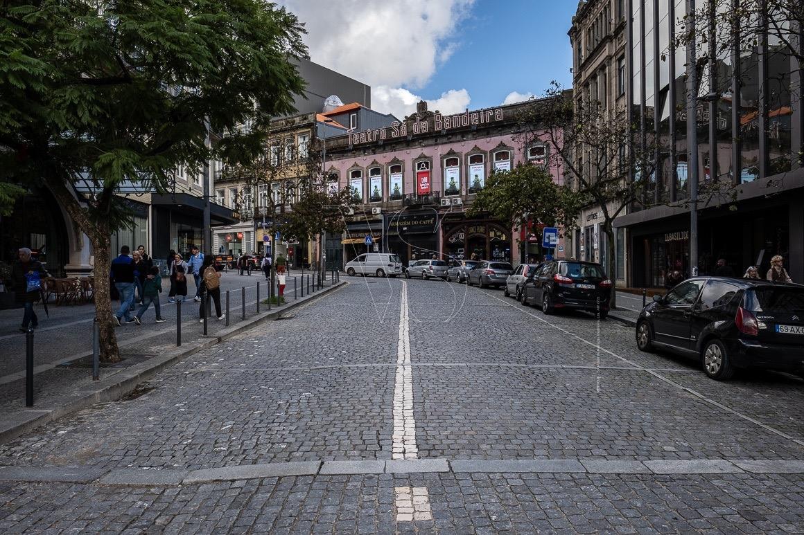 Oportunidade Única: Loja com Dois Pisos na Baixa do Porto-Junto ao Mercado do Bolhão