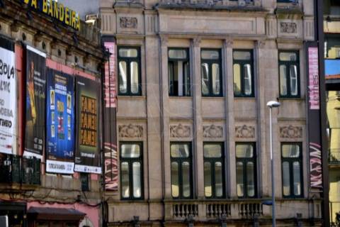 Oportunidade Única: Loja com Dois Pisos na Baixa do Porto-Junto ao Mercado do Bolhão