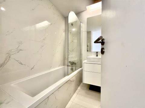 O Horizonte à Sua Porta: Cobertura T4 de Luxo - Matosinhos Sul