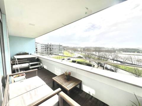 O Horizonte à Sua Porta: Cobertura T4 de Luxo - Matosinhos Sul