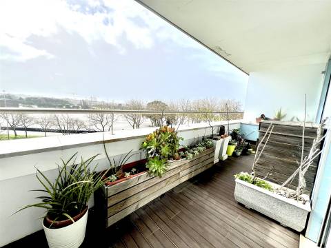 O Horizonte à Sua Porta: Cobertura T4 de Luxo - Matosinhos Sul