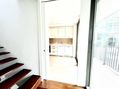 Luxuosa Moradia com 3 Suítes e Área Exterior Privada de 195 m² na Boavista-Porto