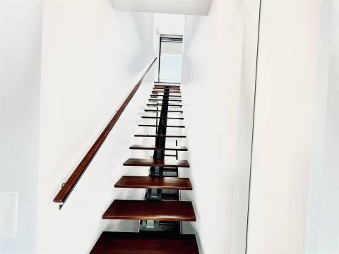 Luxuosa Moradia com 3 Suítes e Área Exterior Privada de 195 m² na Boavista-Porto