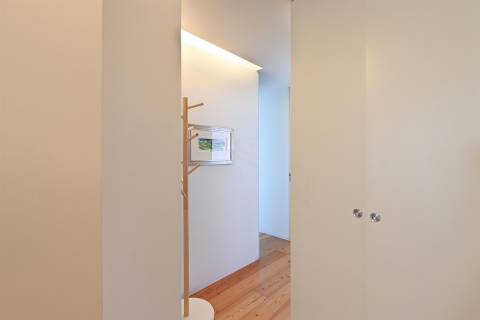 T4 em 1ª Linha de Rio com Vista sobre a Cidade do Porto e Varanda c/ 20 m2.