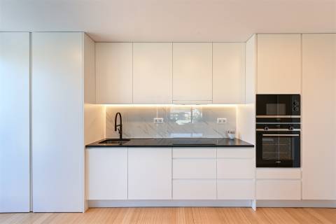 Penthouse Única no Porto com Terraço Panorâmico, Jacuzzi e Vistas Deslumbrantes.