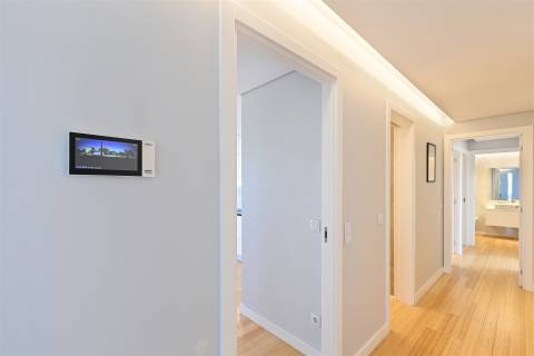 Penthouse Única no Porto com Terraço Panorâmico, Jacuzzi e Vistas Deslumbrantes.