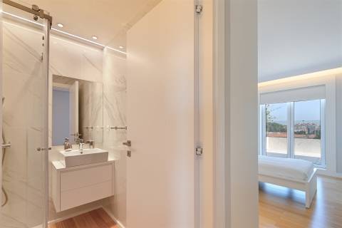 Penthouse Única no Porto com Terraço Panorâmico, Jacuzzi e Vistas Deslumbrantes.