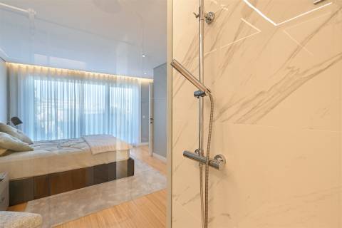 Penthouse Única no Porto com Terraço Panorâmico, Jacuzzi e Vistas Deslumbrantes.