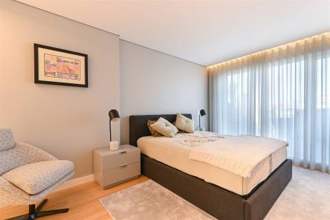 Penthouse Única no Porto com Terraço Panorâmico, Jacuzzi e Vistas Deslumbrantes.