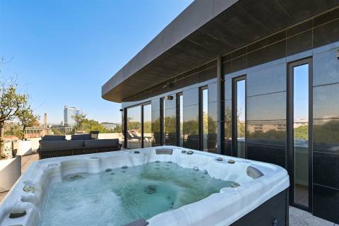 Penthouse Única no Porto com Terraço Panorâmico, Jacuzzi e Vistas Deslumbrantes.