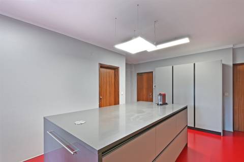 Propriedade Única com 3.500 m², Piscina e Vista Panorâmica sobre o Douro a 15 min do Porto.