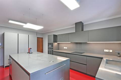 Propriedade Única com 3.500 m², Piscina e Vista Panorâmica sobre o Douro a 15 min do Porto.