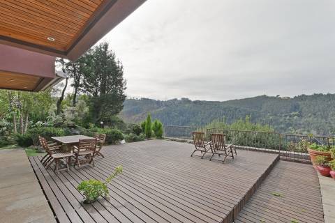 Propriedade Única com 3.500 m², Piscina e Vista Panorâmica sobre o Douro a 15 min do Porto.