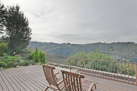 Propriedade Única com 3.500 m², Piscina e Vista Panorâmica sobre o Douro a 15 min do Porto.