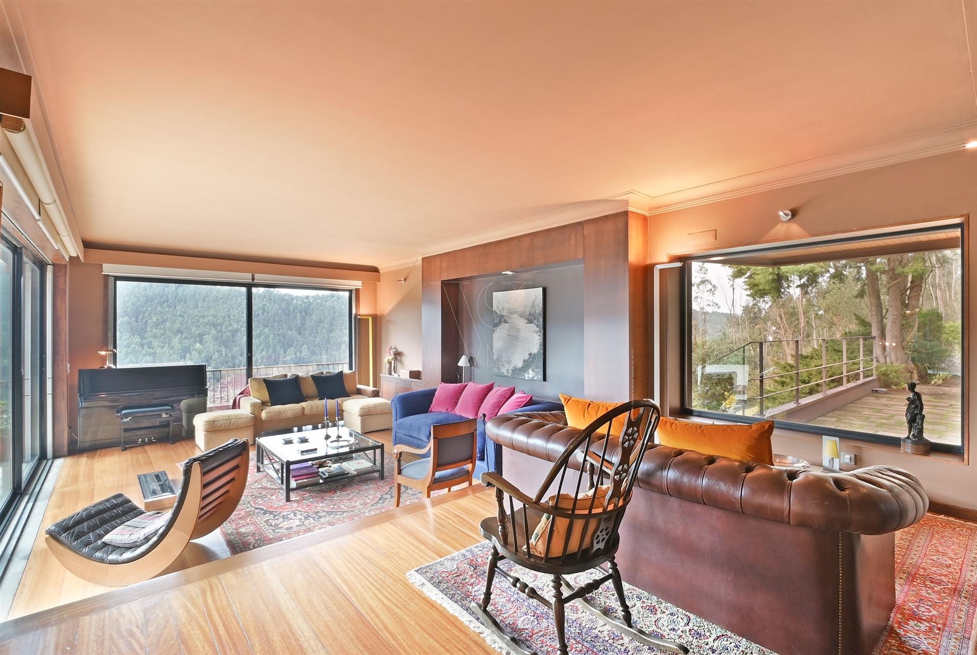 Propriedade Única com 3.500 m², Piscina e Vista Panorâmica sobre o Douro a 15 min do Porto.