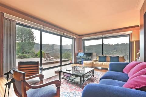 Propriedade Única com 3.500 m², Piscina e Vista Panorâmica sobre o Douro a 15 min do Porto.