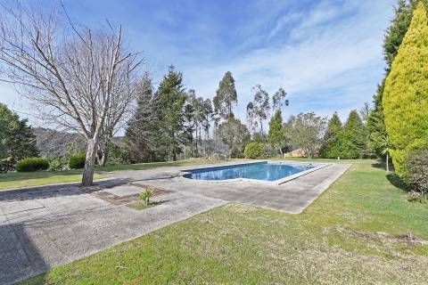 Propriedade Única com 3.500 m², Piscina e Vista Panorâmica sobre o Douro a 15 min do Porto.
