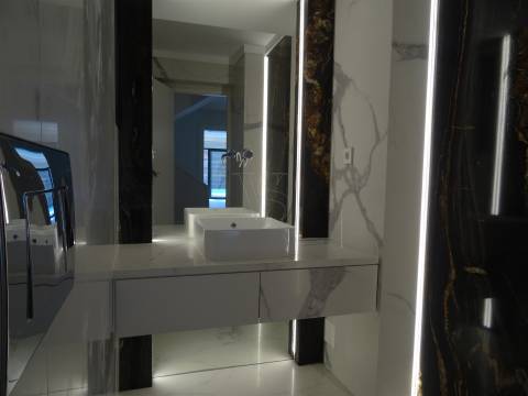 Moradia T5 de Luxo com Piscina na Zona Mais Exclusiva do Porto-Cristo Rei