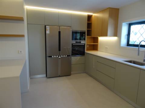 Moradia T5 de Luxo com Piscina na Zona Mais Exclusiva do Porto-Cristo Rei