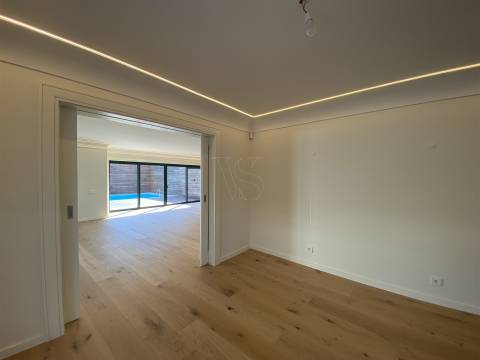 Moradia T5 de Luxo com Piscina na Zona Mais Exclusiva do Porto-Cristo Rei