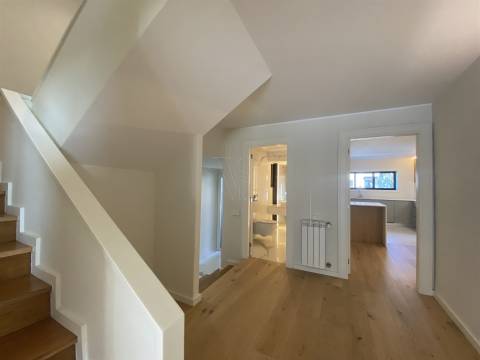 Moradia T5 de Luxo com Piscina na Zona Mais Exclusiva do Porto-Cristo Rei