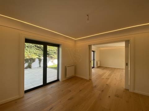 Moradia T5 de Luxo com Piscina na Zona Mais Exclusiva do Porto-Cristo Rei