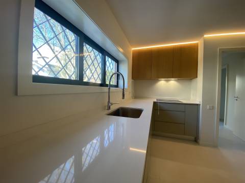 Moradia T5 de Luxo com Piscina na Zona Mais Exclusiva do Porto-Cristo Rei