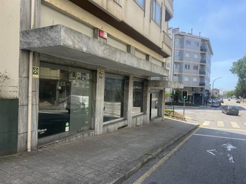 UMA LOJA PENSADA PARA MARCAS COM AMBIÇÃO - 377 m² - PORTO