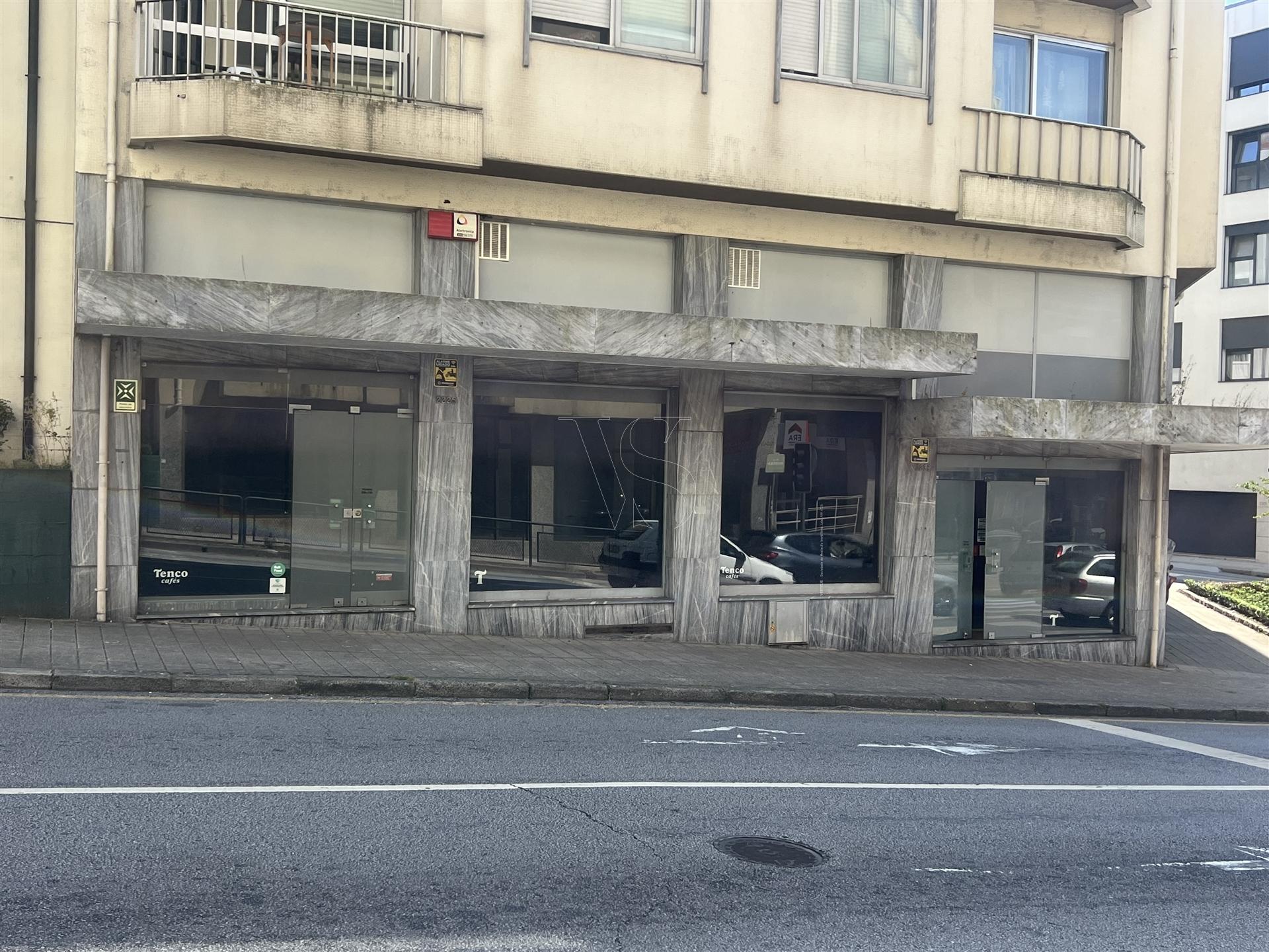 UMA LOJA PENSADA PARA MARCAS COM AMBIÇÃO - 377 m² - PORTO