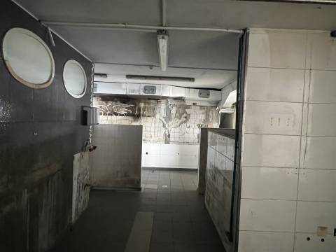 UMA LOJA PENSADA PARA MARCAS COM AMBIÇÃO - 377 m² - PORTO