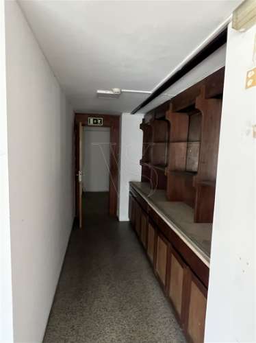 UMA LOJA PENSADA PARA MARCAS COM AMBIÇÃO - 377 m² - PORTO