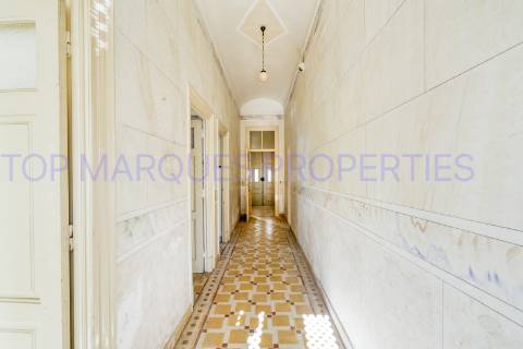 Moradia de dois andares com 3 frações independentes, situada no coração da zona histórica