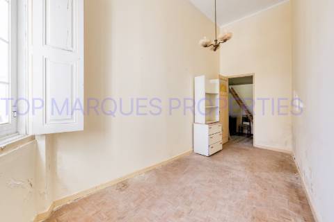 Moradia de dois andares com 3 frações independentes, situada no coração da zona histórica