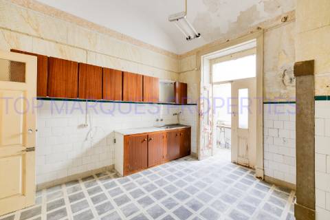 Moradia de dois andares com 3 frações independentes, situada no coração da zona histórica