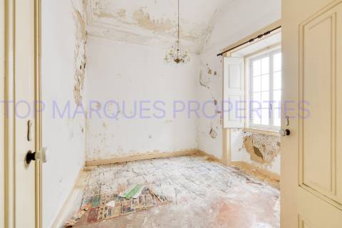 Moradia de dois andares com 3 frações independentes, situada no coração da zona histórica