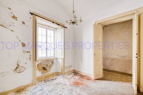 Moradia de dois andares com 3 frações independentes, situada no coração da zona histórica