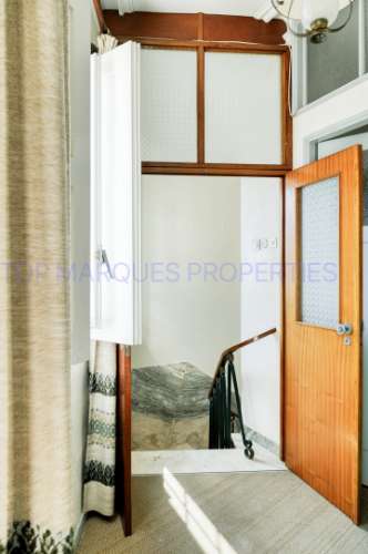 Moradia de dois andares com 3 frações independentes, situada no coração da zona histórica