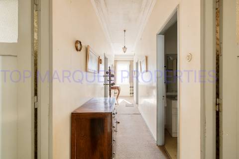 Moradia de dois andares com 3 frações independentes, situada no coração da zona histórica