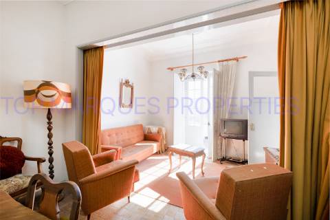 Moradia de dois andares com 3 frações independentes, situada no coração da zona histórica