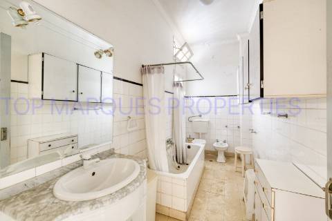 Moradia de dois andares com 3 frações independentes, situada no coração da zona histórica