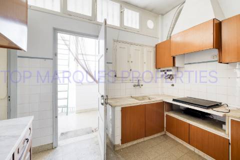 Moradia de dois andares com 3 frações independentes, situada no coração da zona histórica