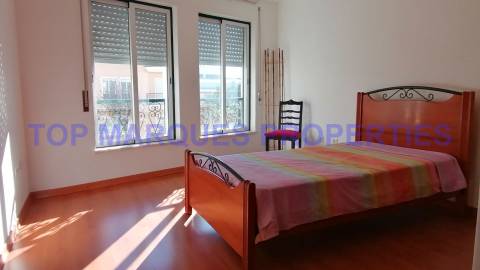 Apartamento T3 Arrendamento em Quelfes,Olhão