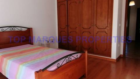 Apartamento T3 Arrendamento em Quelfes,Olhão