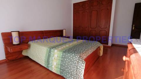 Apartamento T3 Arrendamento em Quelfes,Olhão