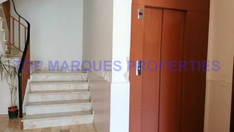 Apartamento T3 Arrendamento em Quelfes,Olhão