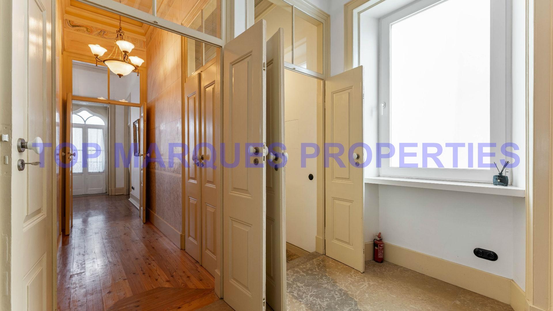 Moradia na baixa com vista mar