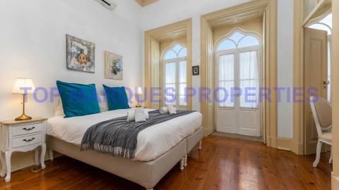 Moradia na baixa com vista mar