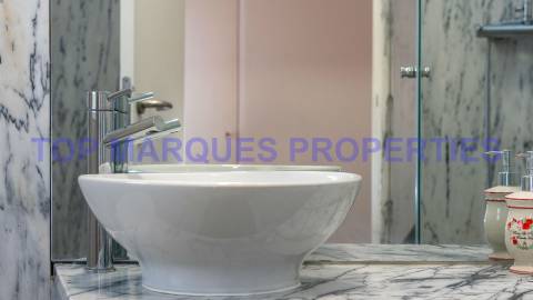 Moradia na baixa com vista mar