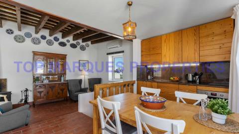 Moradia na baixa com vista mar