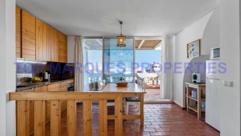 Moradia na baixa com vista mar